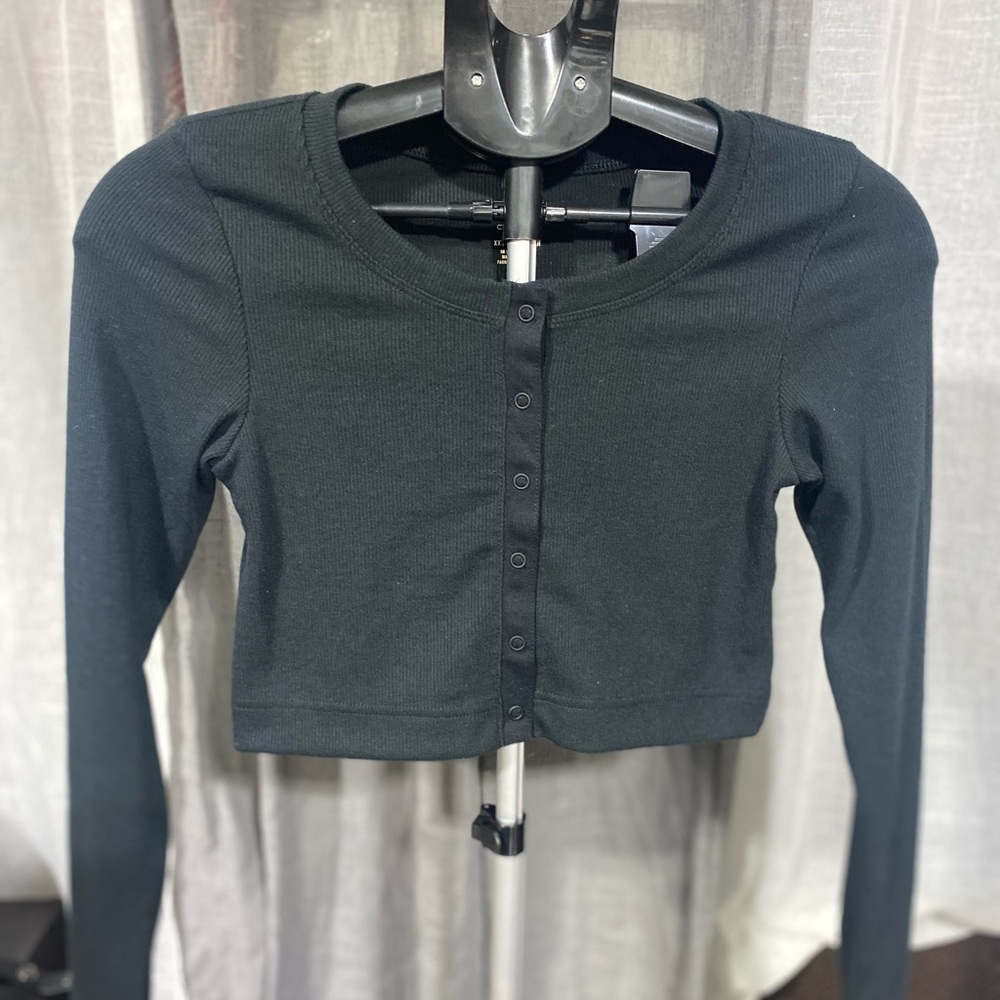 AE soft & sexy ribbed cropped long sleeve snap front crop top Black XXS NWOT